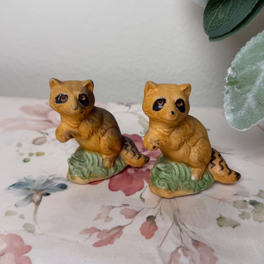 Vintage Napcoware‎ 2 1/2" Porcelain Raccoon Figurine 9988